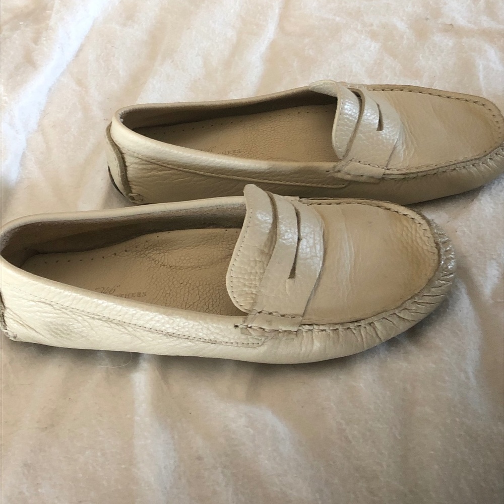 Brooks Brothers Cream Colored Moccasins Size 7